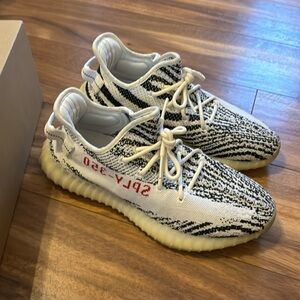 Yeezy 350 zebra size 9.5